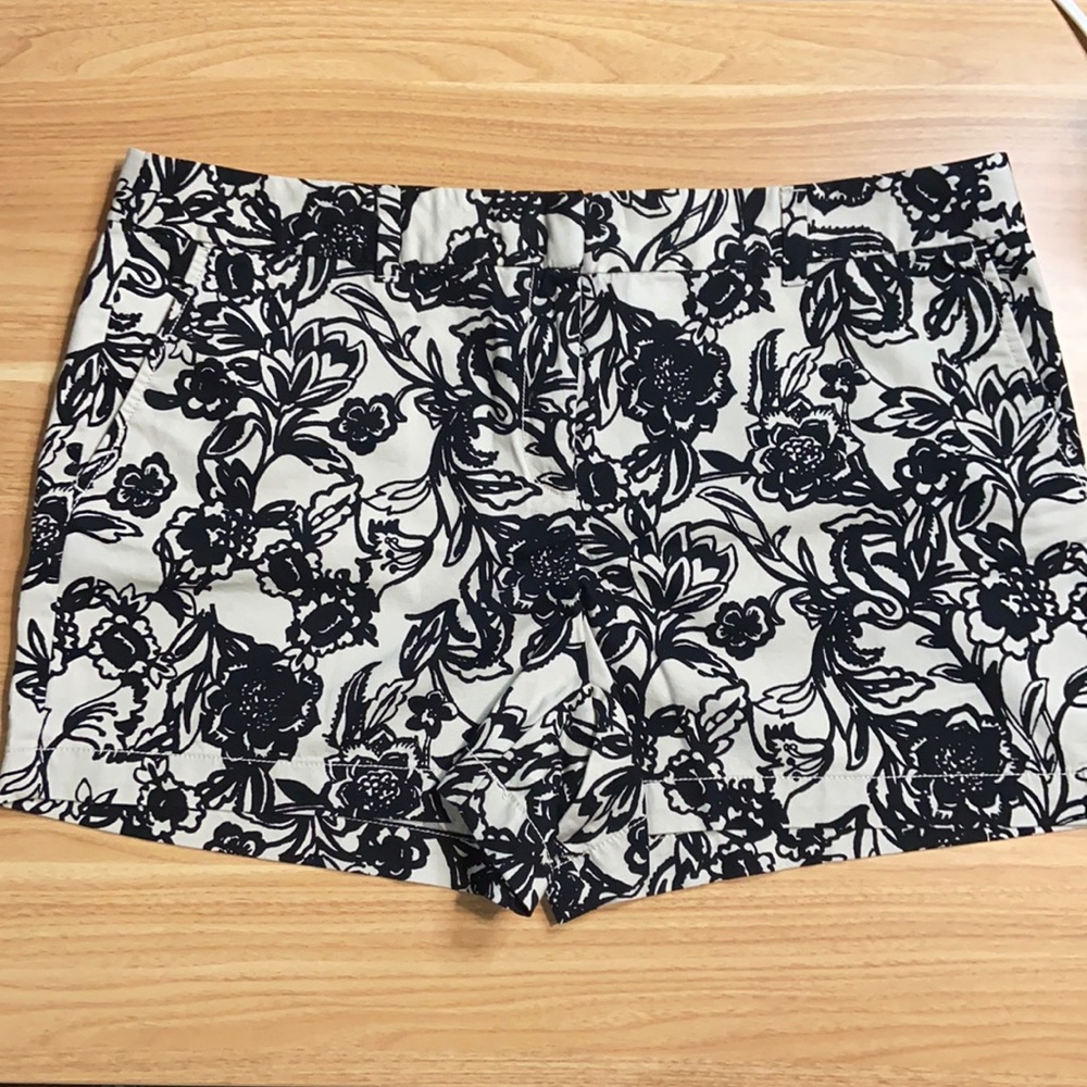 Ann Taylor Loft Size 14, 4” inseam black floral shorts